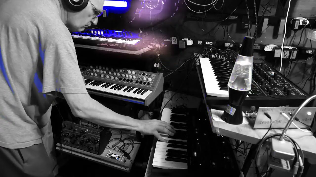 The Freeze: Non vocal version (Korg Multipoly, 2 Korg Modwaves, Vermona 14, Dreadbox Abyss)