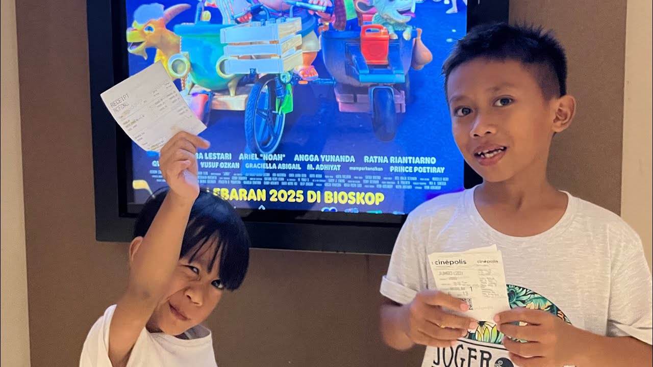 Nonton Film Jumbo Bareng Keluarga, Ending-nya BIKIN ???????