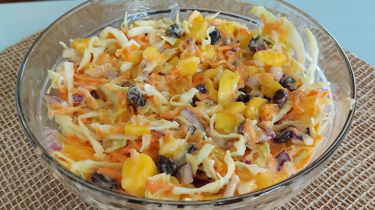 Salada de Repolho com Manga e Cenoura