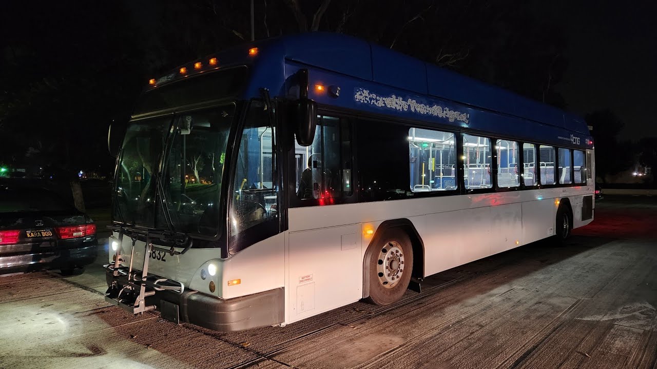 LA Charter Bus Lines 2013 Gillig BRT Plus CNG 40' 