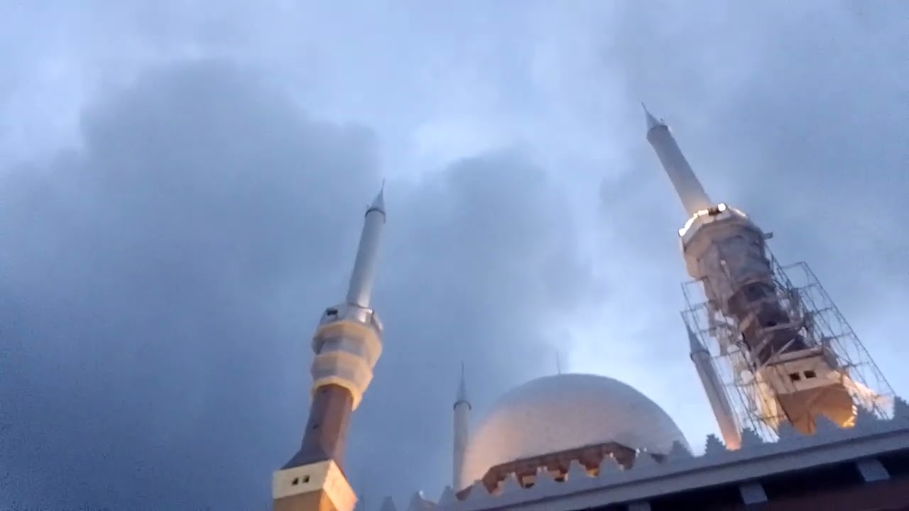 Adzan Maghrib Masjid Agung Jawa Tengah Semarang, 3 Maret 2024