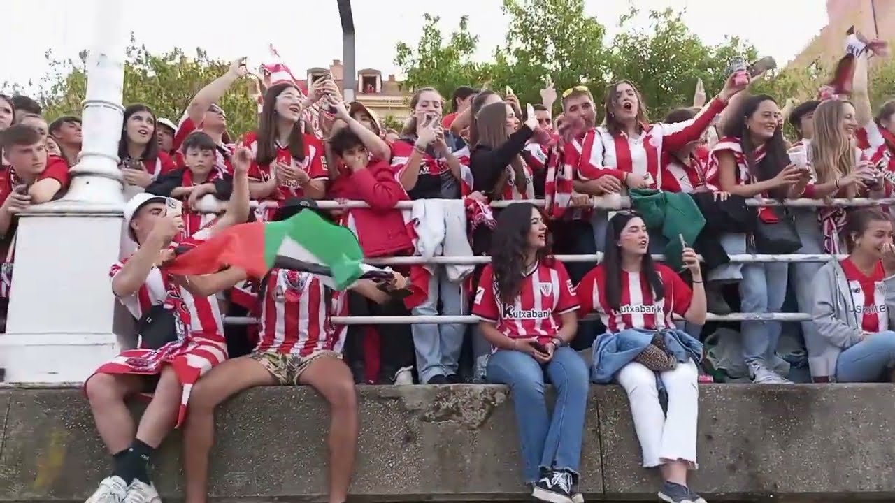 Gabarra-2024 desde la trainera de Plentzia Traineru Baltza
