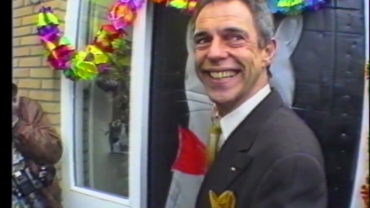 Jos Brink opent het nieuwe dierenasiel Landsmeer-Oostzaan in 1992