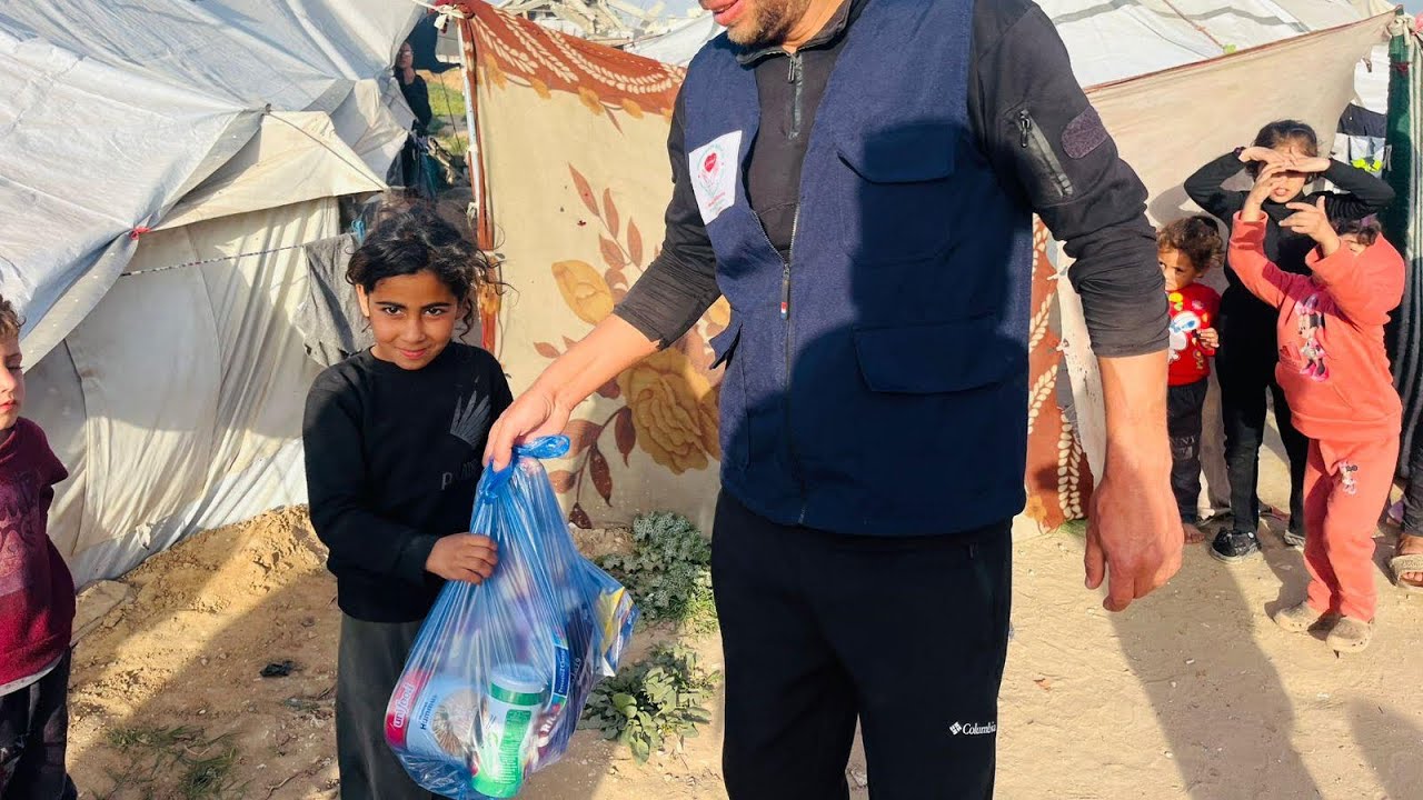 Gaza - First Day of Ramadan Dry food Distribution 