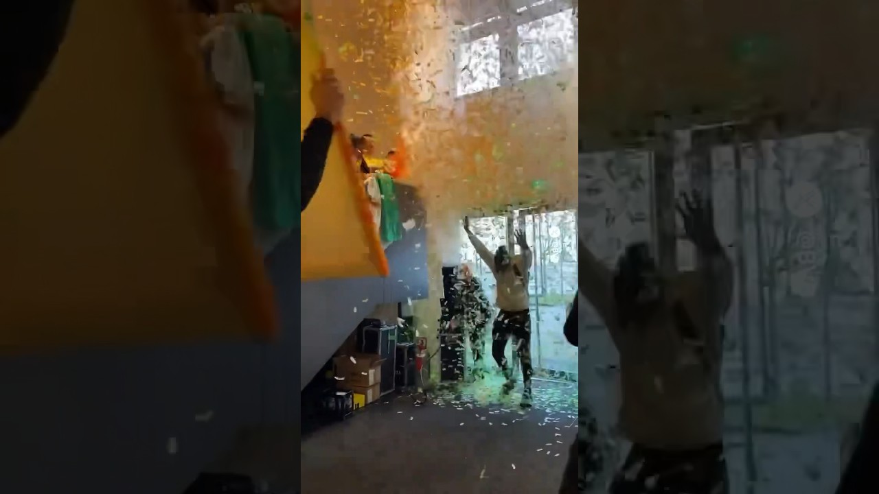 A hero's return for Borussia Dortmund's AFCON winner S&eacute;bastien Haller! 🏆💛