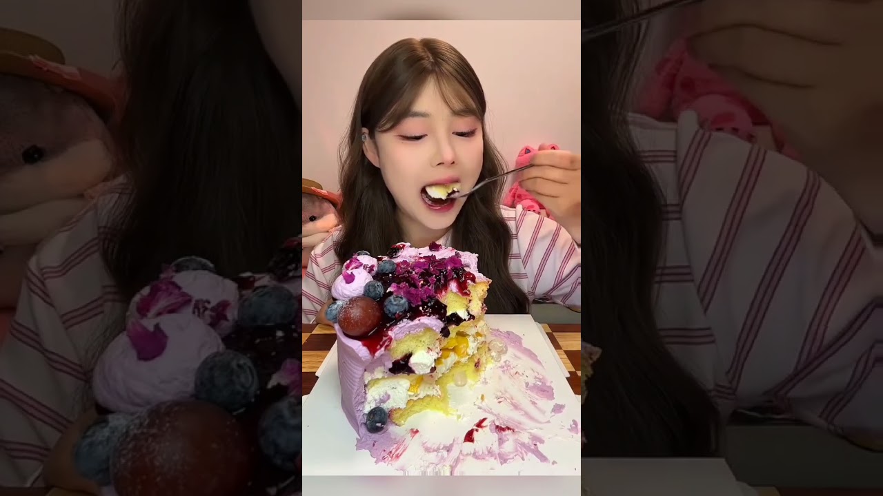Yummy yummy delicious my favourite  blueberry cake 😋🍰🫐#mukbang #cake #blueberry #koreanfood #eating 