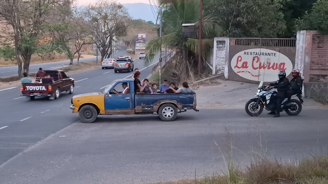 Mira todo lo que está pasando en la carretera más peligrosa de El Salvador 🇸🇻  @lapanamsv 