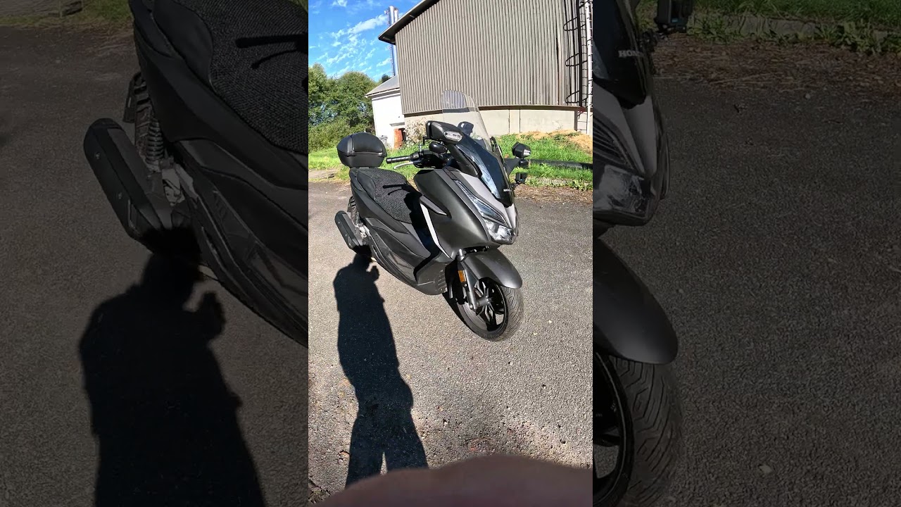 Honda Forza 125 , přes to plexi není nic vidět, 