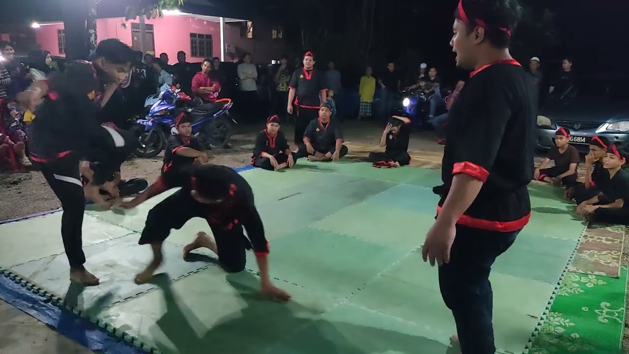 persembahan seni silat sekebun di gelanggang kg,jenerih7