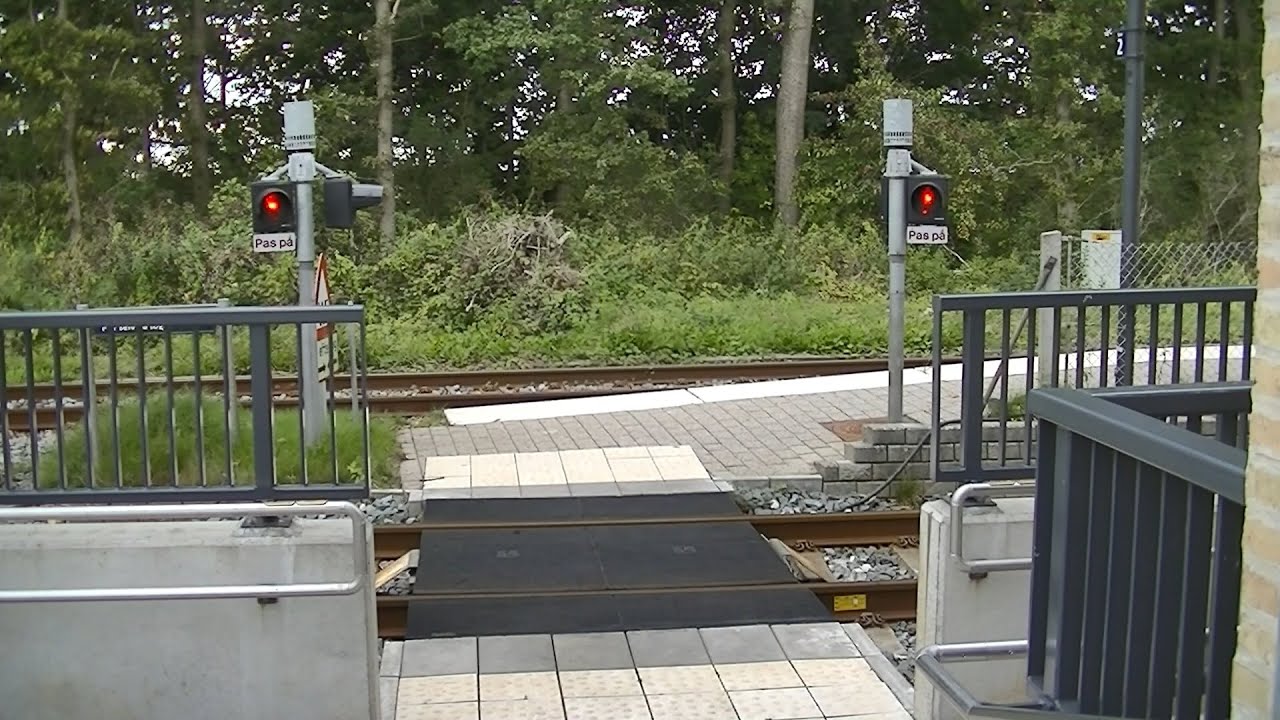 Spoorwegovergang Kværndrup (DK) // Railroad crossing // Jernbaneoverskæring