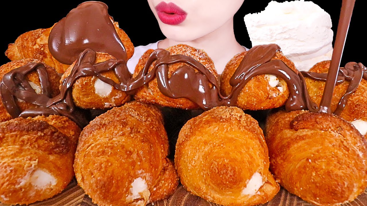 ASMR MUKBANG｜MILK WHIPPED CREAM CROISSANT NUTELLA CHOCOLATE 이마트 트레이더스 우유크림 크루아상 누텔라 EATING SOUNDS 먹방