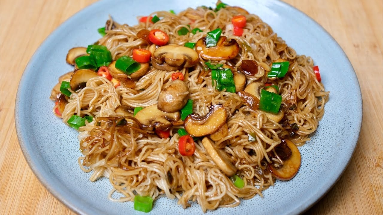 Рецепт домашней лапши действительно очень вкусный. Лапша получается мягкой,