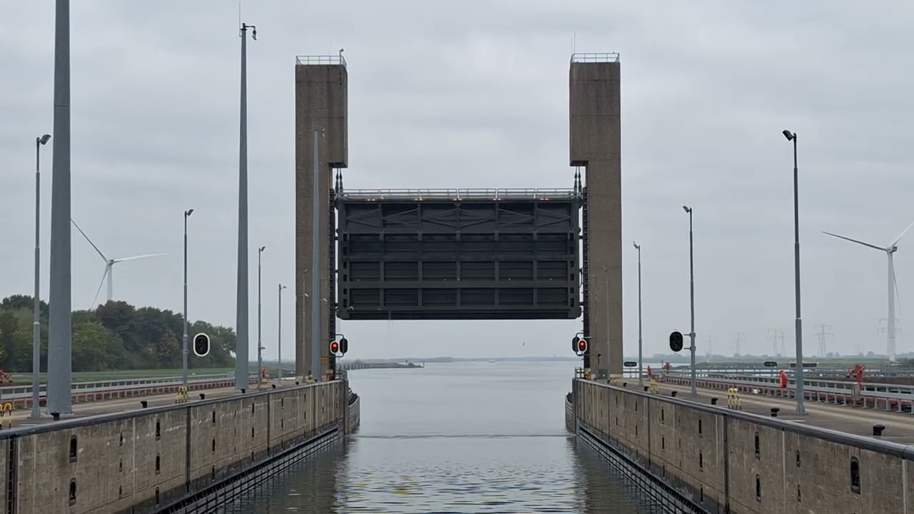 REIMERSWAAL -- KREEKRAKSLUIZEN SCHELDE-RIJNKANAAL Zuider- en Noordervoorhaven - ZO. 12-10-2025 11u30