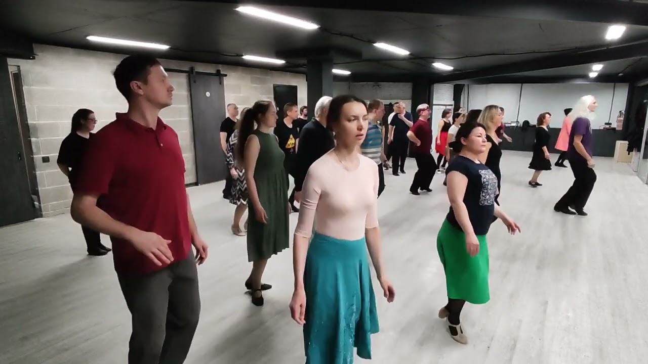 Pas chass&eacute; (па шассе), jete assembl&eacute; (жете ассамбле), учебное видео с класса. Подготовка к кадрили