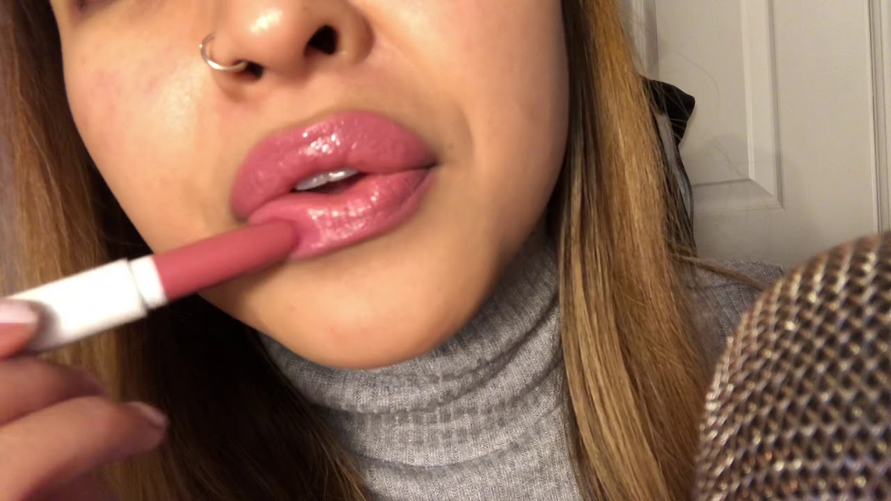 ASMR Close up lipgloss application