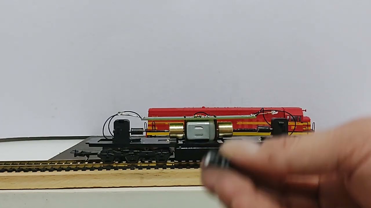 Solução do problema de LEDs de alto brilho piscando no sentido contrário das locomotivas DC
