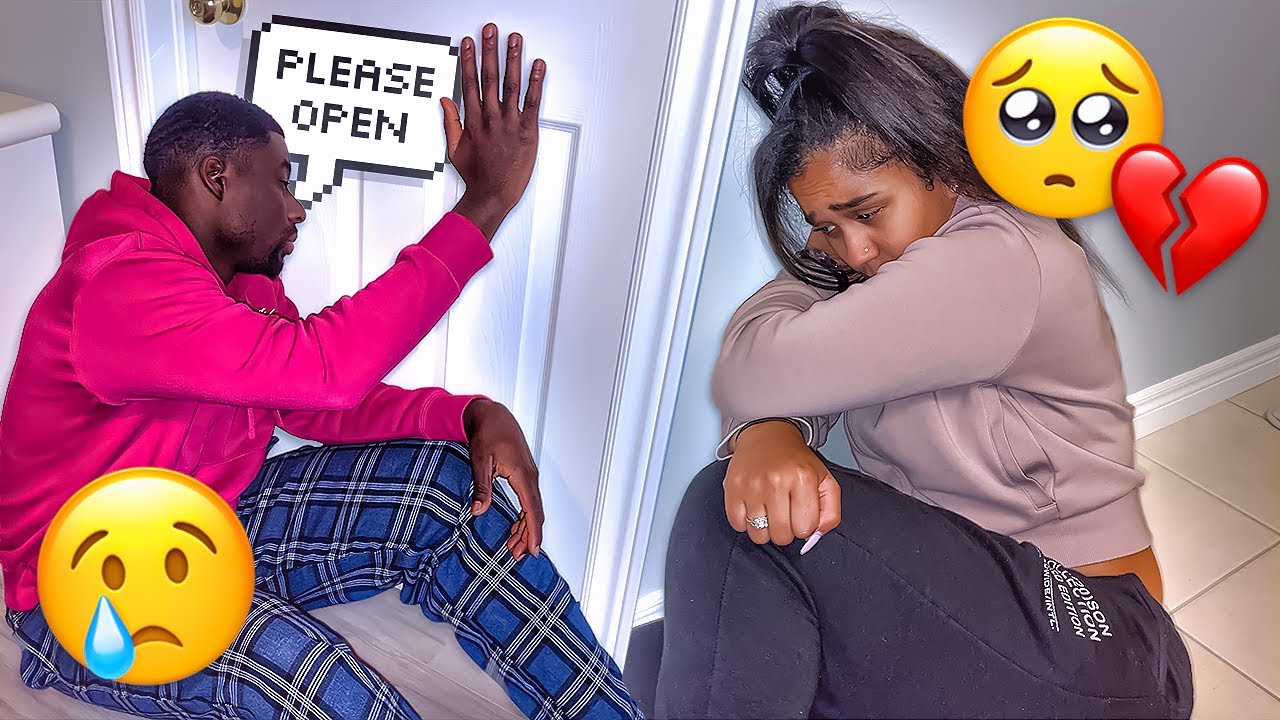 CRYING WITH THE DOOR LOCKED PRANK!! *cute reaction🥺*