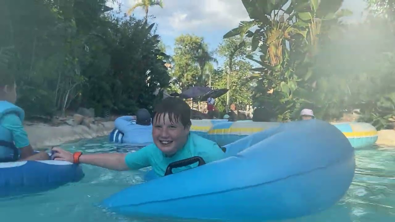 Typhoon Lagoon Lazy River Castaway Creek  #lazyriver #disney  