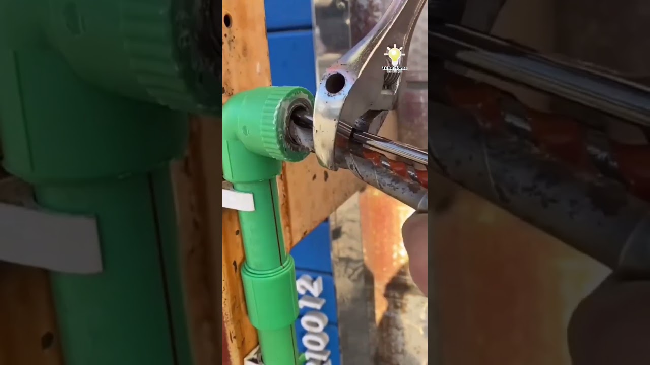 Remover peda&ccedil;o de torneira do tubo de PVC 🔧💦💪 #obras #dicas