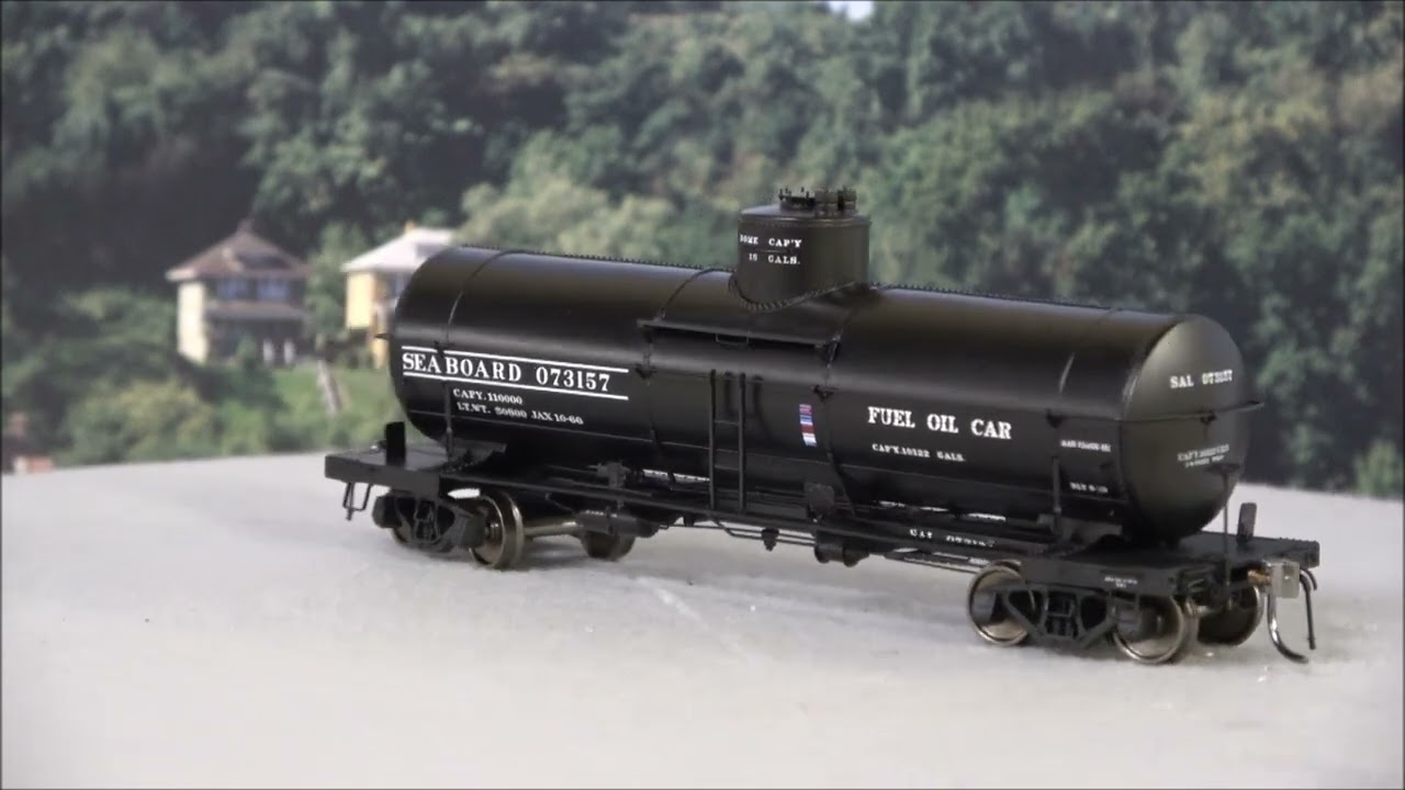 A Closer Look: Rapido HO Union X-3 Tank Cars | jlwii2000