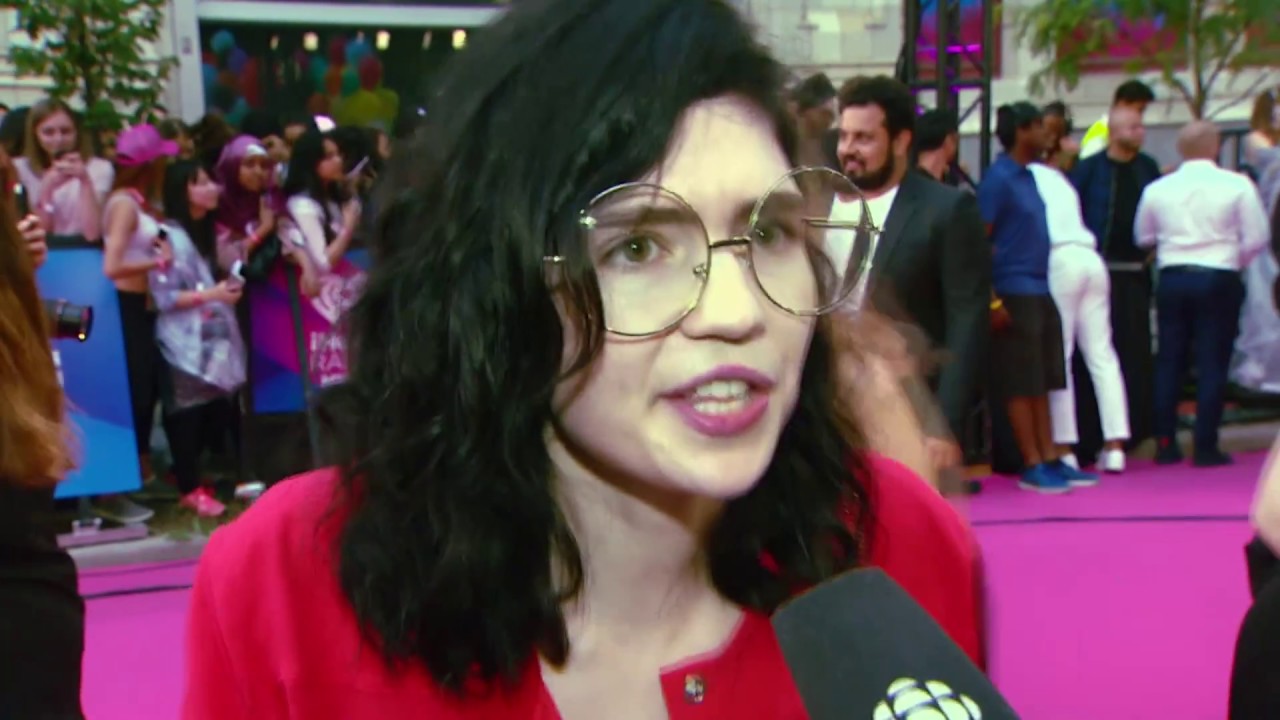 Grimes says she 'sucks at media'