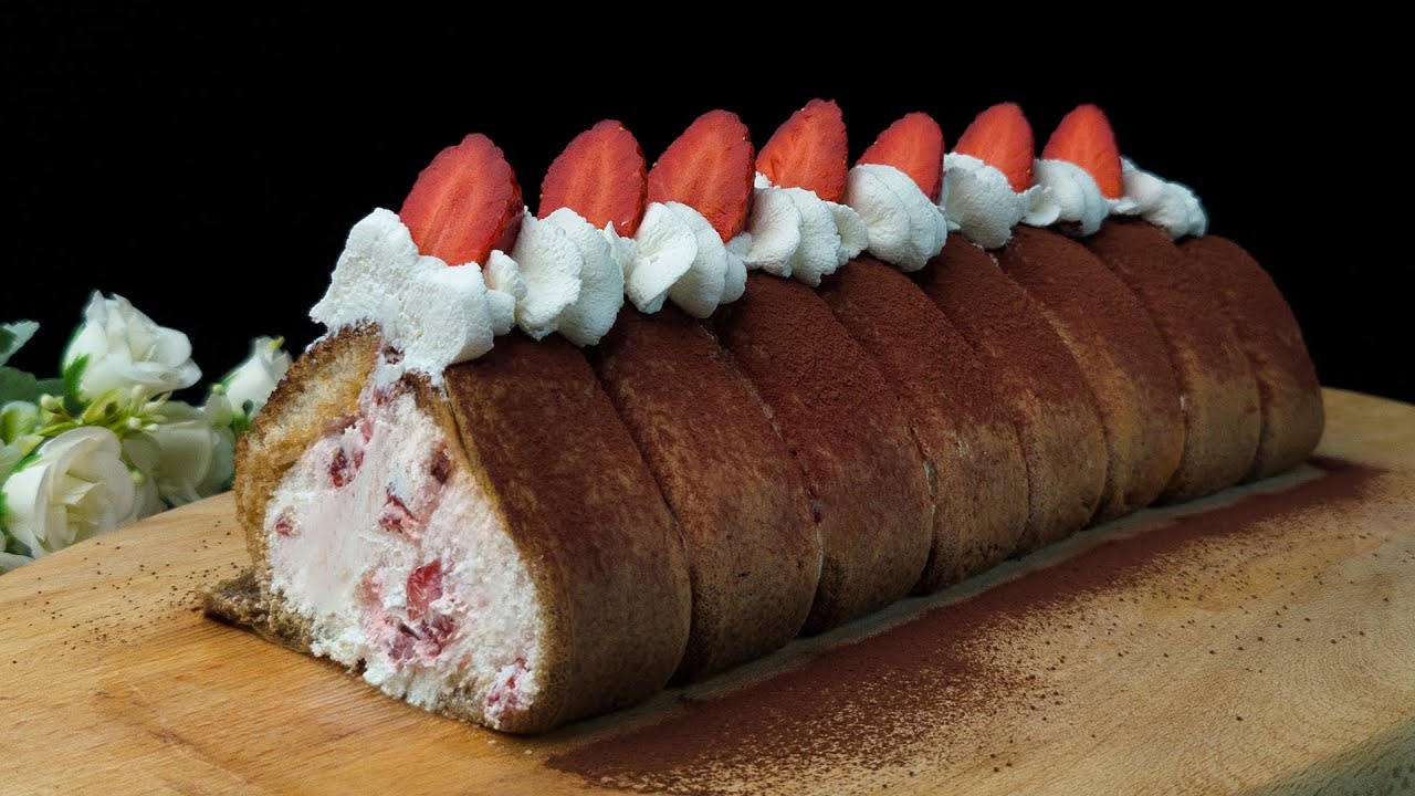 Вкусный клубничный рулет Тирамису: десерт, который обязательно стоит попробовать!