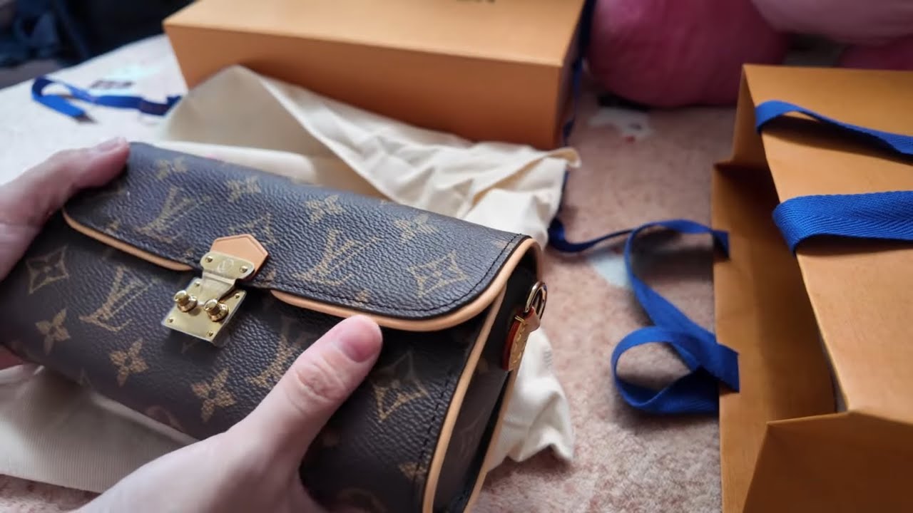 Unboxing my first Louis Vuitton ! | Pochette Camille 💫 💖