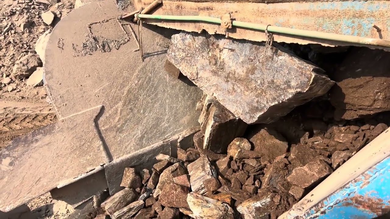 Big Rock Jaw Crusher Machine in Action | Amazing Stone Quarry Crushing