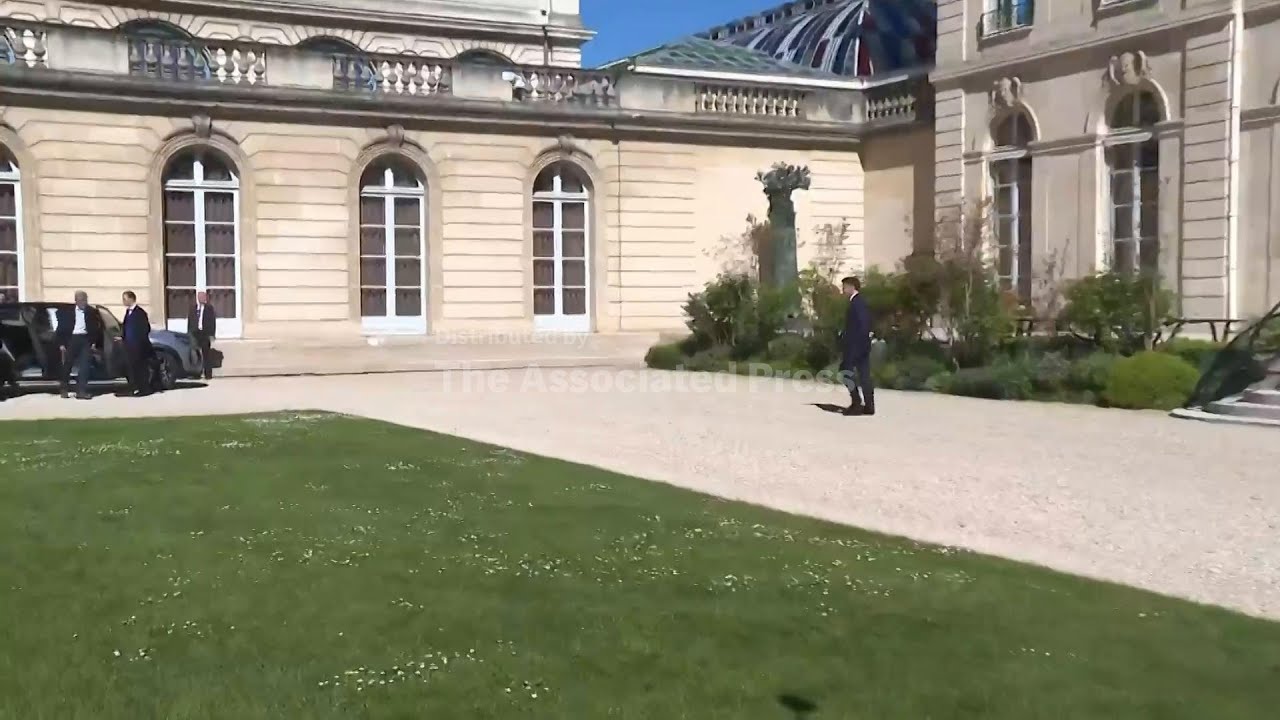 Macron meets released French nationals who spent more than three years in Iranian detention