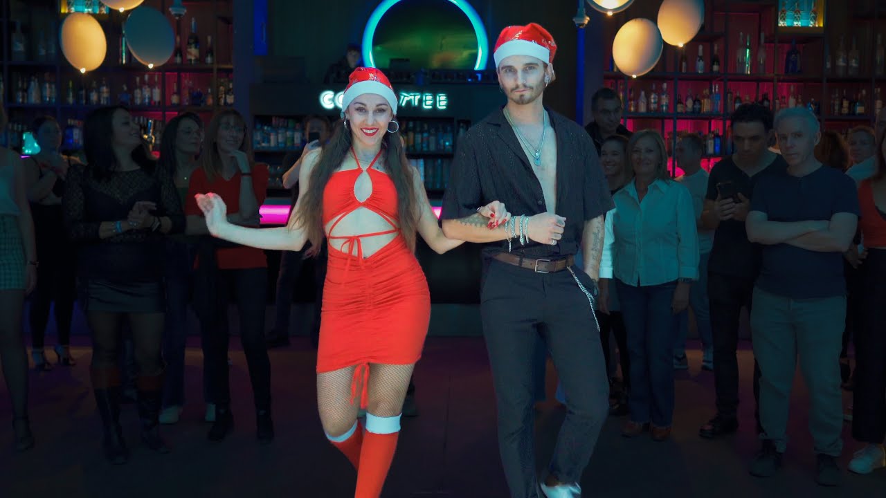 Elena Khamsi & Derek ❤️ (Mistletoe Bachata) Johandy  ❤️ (BACHATA PASIÓN❤️‍🔥) Navidad 🎄🎁 Christmas