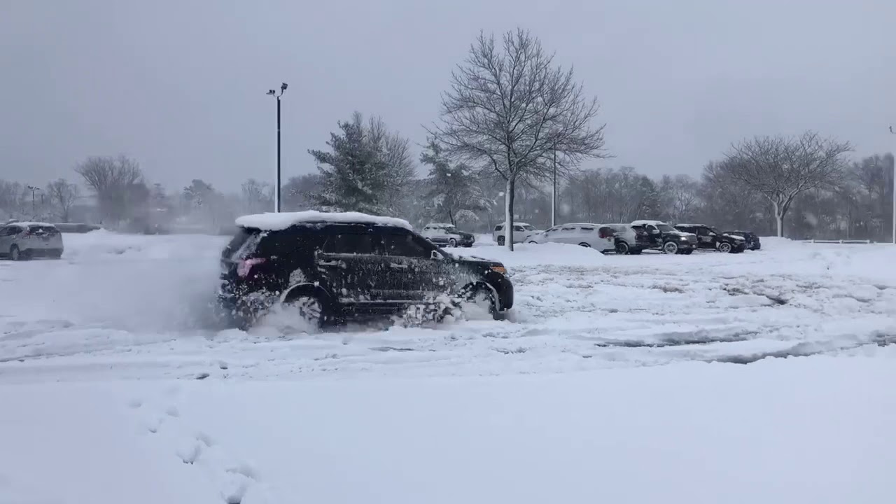 Ford Explorer snow