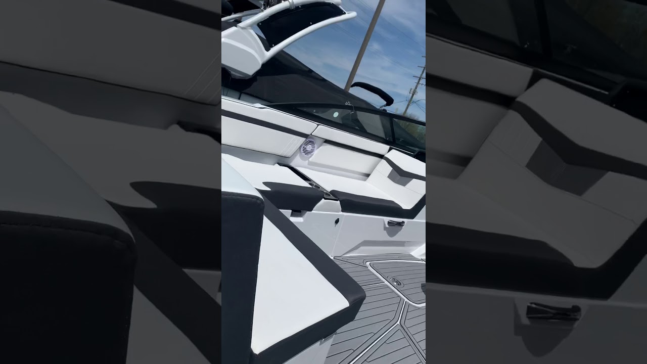 2020 Monterey 225 / 200hp Mercury