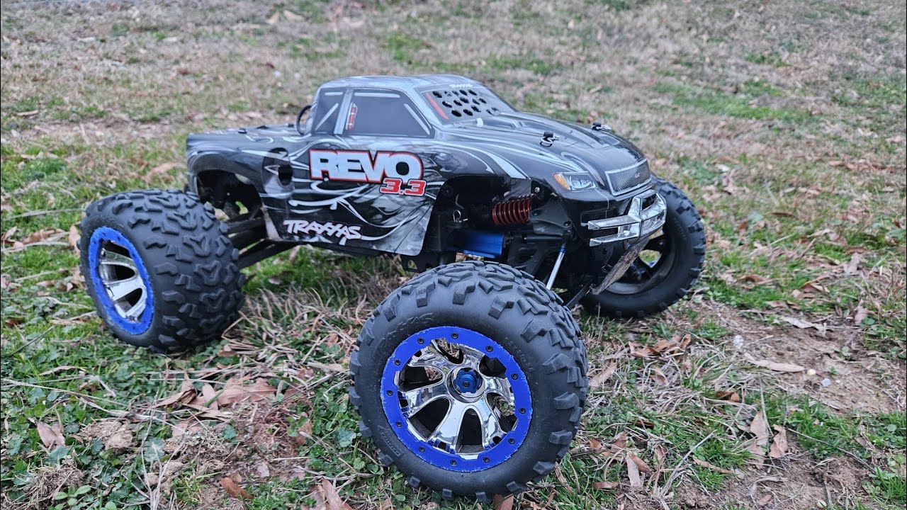 Traxxas Revo 3.3 Grass Ripping