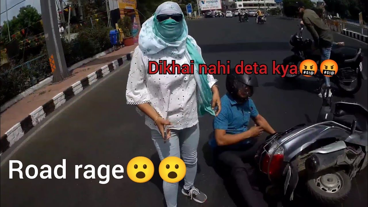 Road Rage on VIP road | Viral Aunty Video