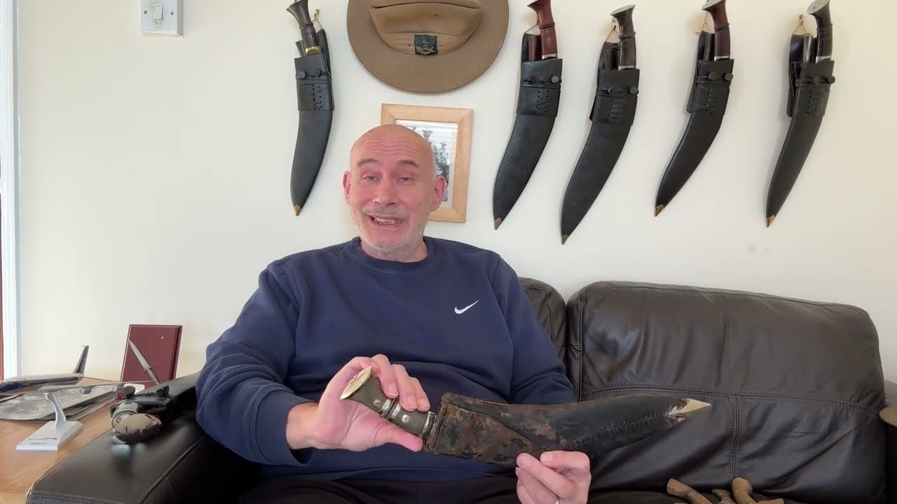 Two Dehra Dun Angkhola Kukri, one superb 1920’s and one good quality WW2 version. 
