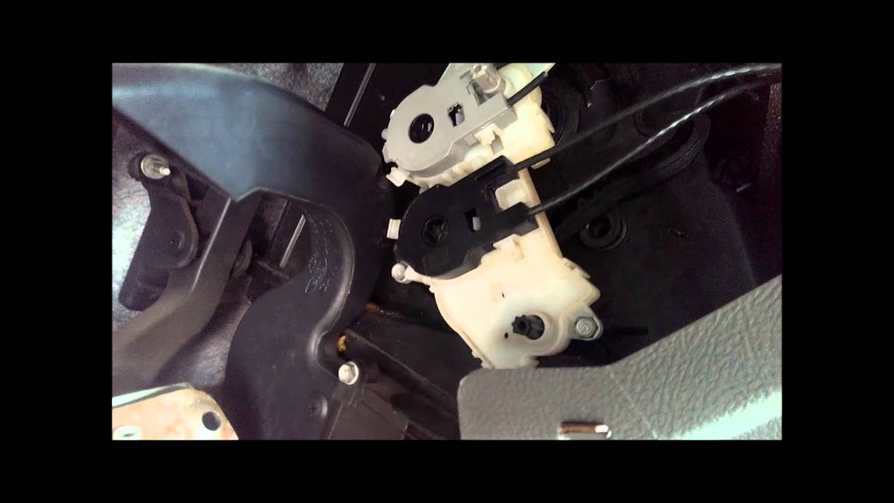 Manually Adjusting HVAC Air Flow Control - 2005 Ford Focus