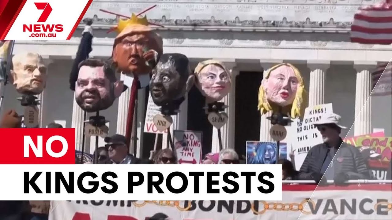 Тысячи людей вышли на митинги против короля по всей Америке | 7NEWS