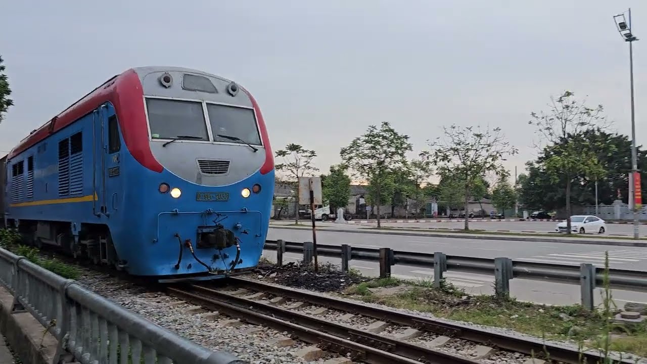 D19Er-2033 kéo tàu A52002