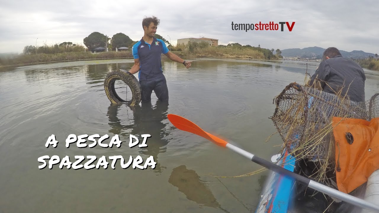 Lago di Ganzirri, a pesca di spazzatura nella riserva naturale