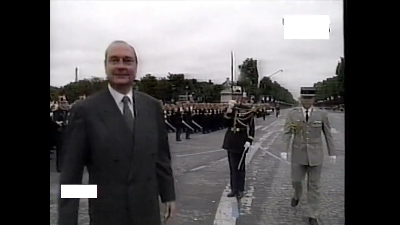 Le Défilé Militaire du 14 Juillet 1996 avec Invité Président Nelson Mandela d'Afrique du Sud