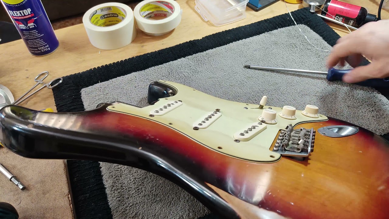 Dica rápida - Ajustando parafusos ponte Stratocaster | Diego Luthier |