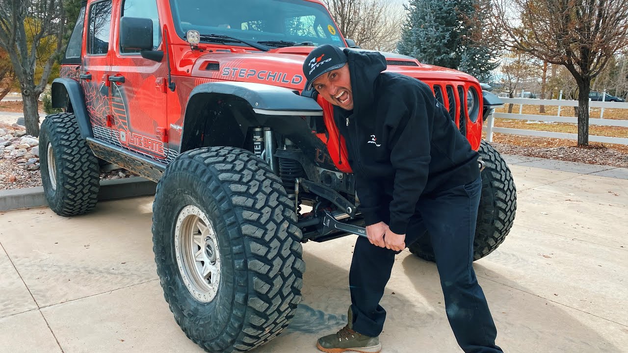 BROKEN JEEPS & FORDS - Fixing Damage and Upgrading Parts!