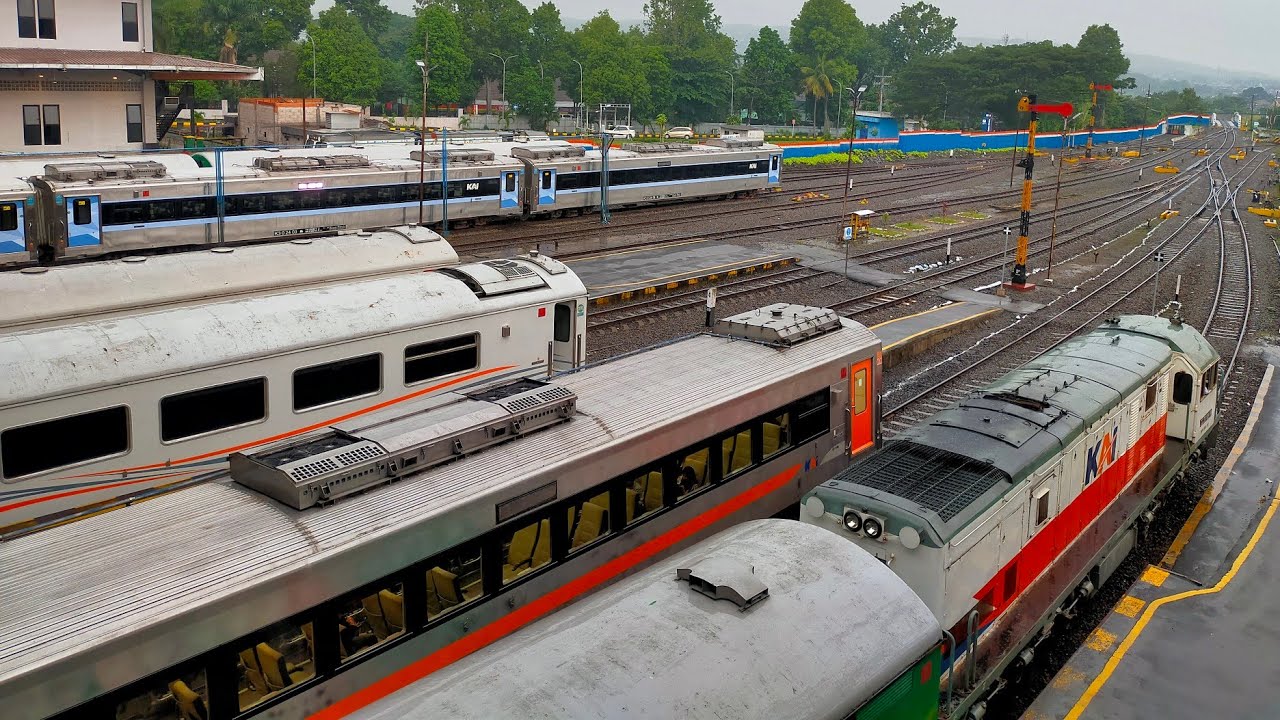 KESIBUKAN STASIUN MALANG SORE HARI | LALU LALANG KERETA API DI KOTA MALANG !