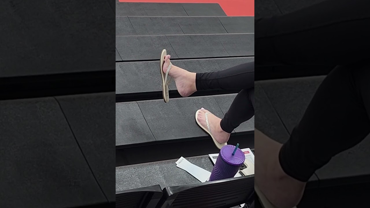 Awesome shoe play. #feet #foot #flipflops #sandals #legs #candid