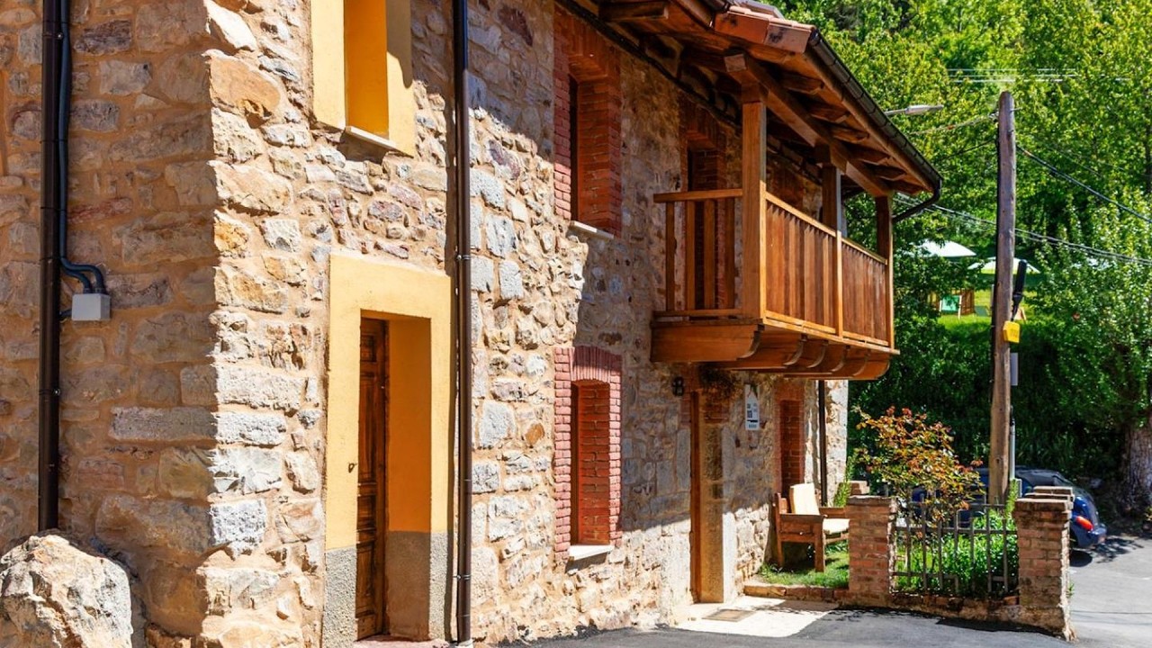 La Casita de Verdiago | Vegaquemada, Spain | Hotel Review 🏩