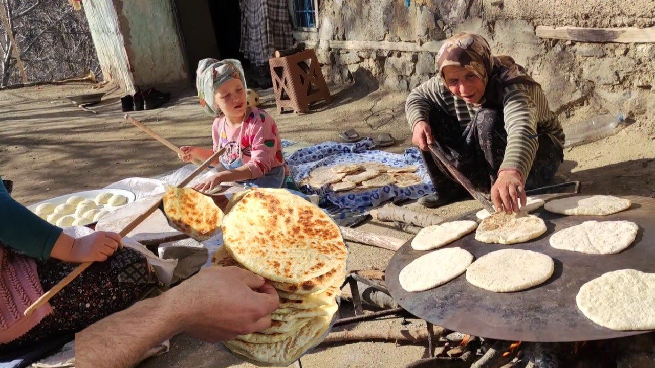 Saçta Patatesli Bazlama  Damda İkindi Çayı Keyfi