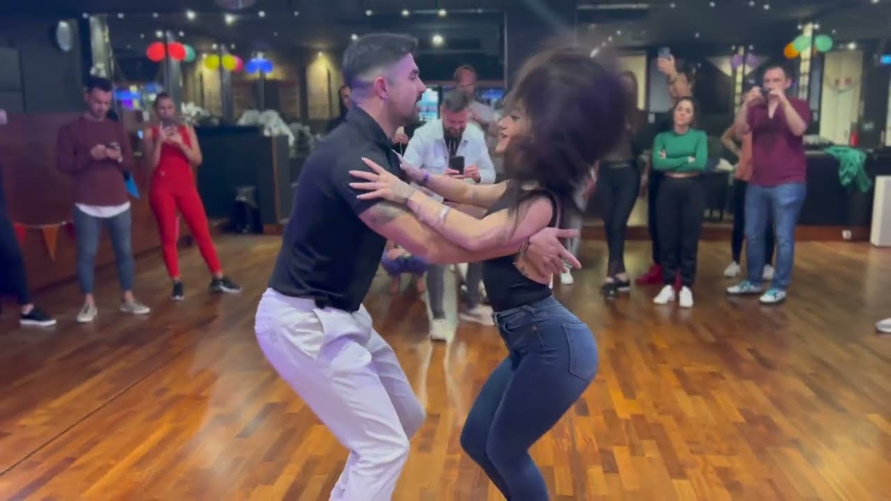 Juan Luis Guerra - Burbujas de amor / Kike y Nahir Bailando