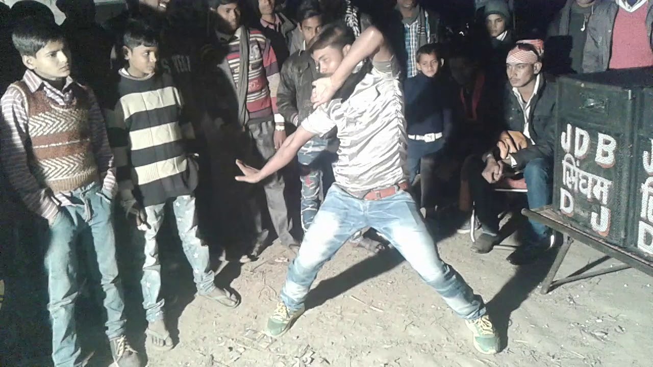 Lal Dupatte Wali Apna Naam To Bata.               by Bablu dancer