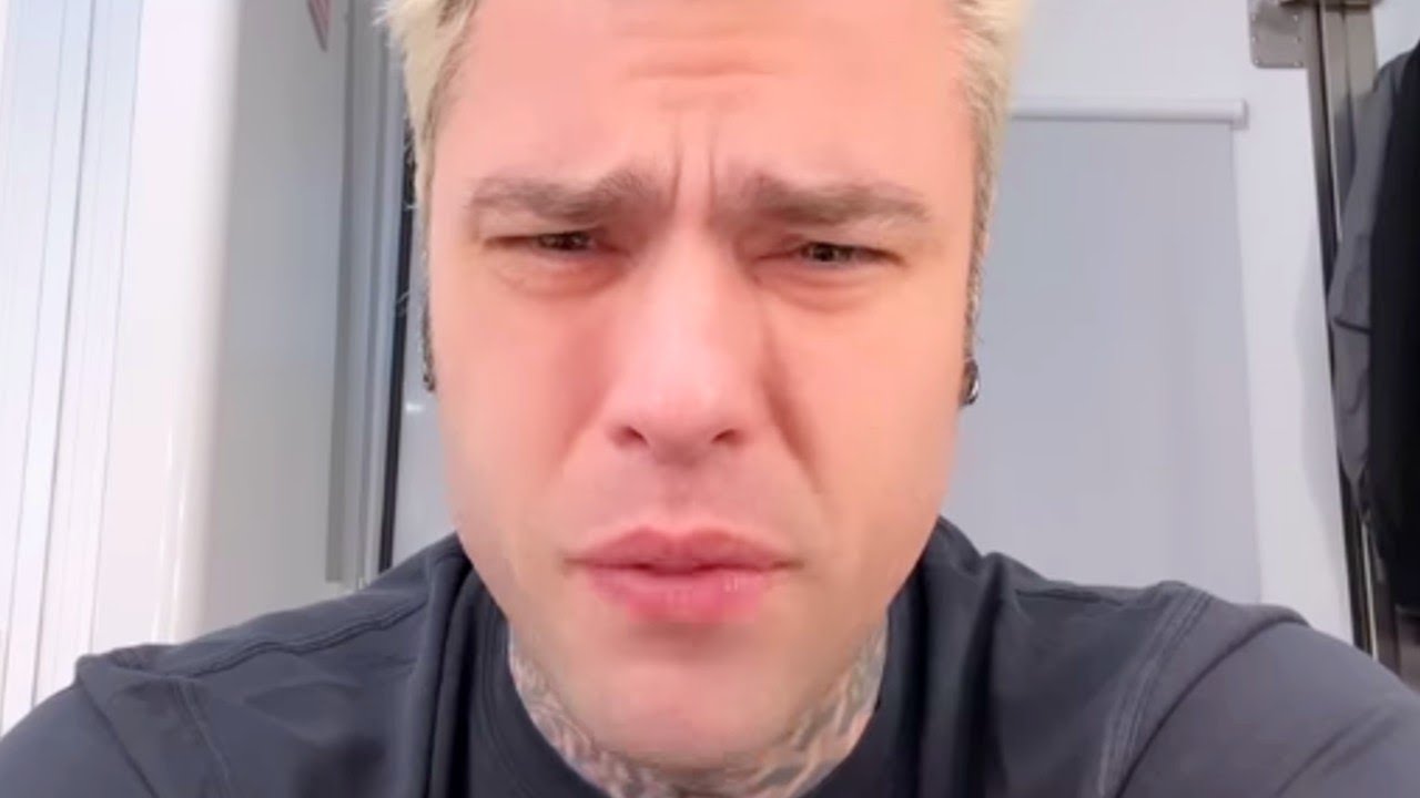 Fedez è diventato improvvisamente balbuziente a 33 anni: il video che mostra le difficoltà