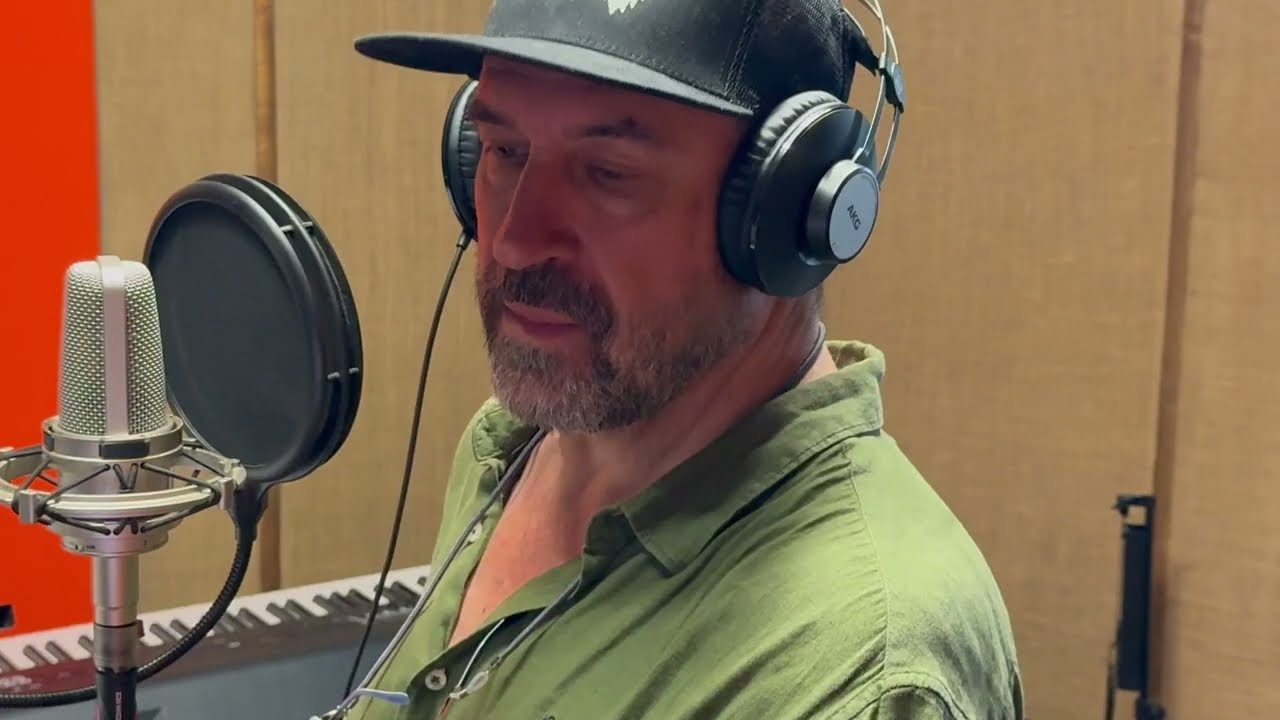 Dean Martin - Little old wine drinker me. Cover by Joe Lategan